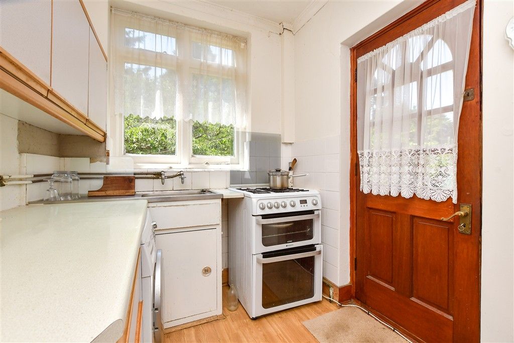 Property photo 3 of 11 Kitchen