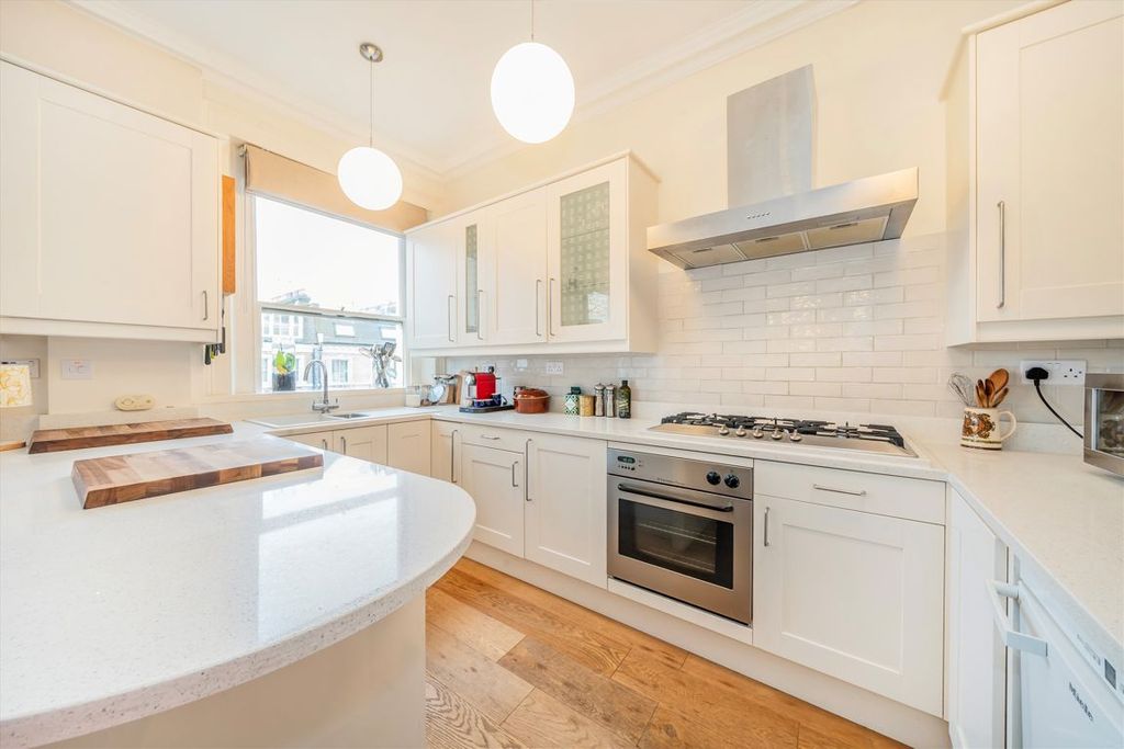 Property photo 3 of 6