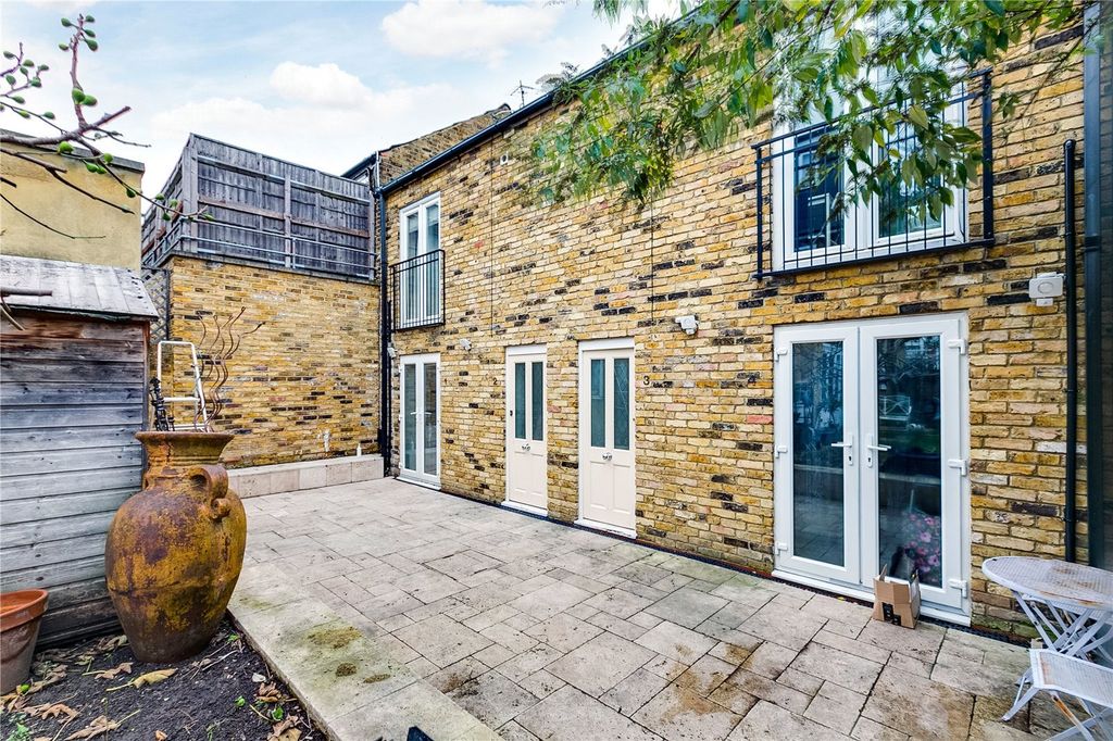 Property photo 2 of 5