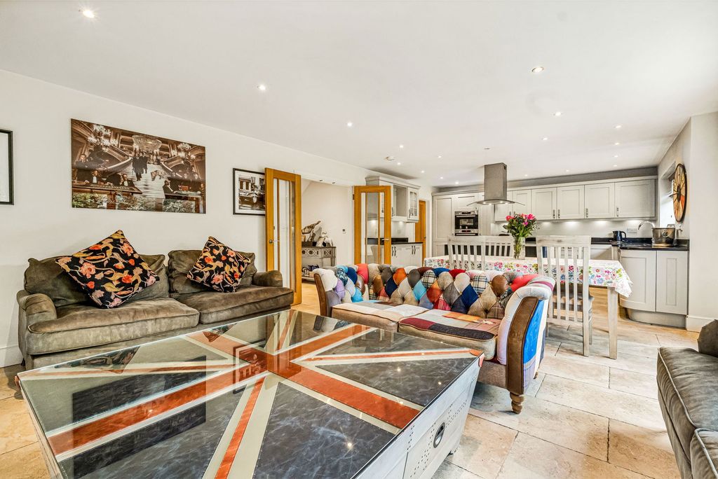 Property photo 3 of 43