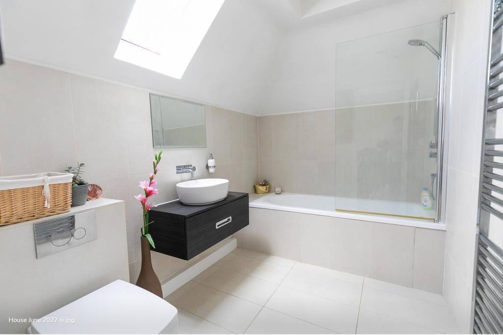 Property photo 3 of 11 Bathroom