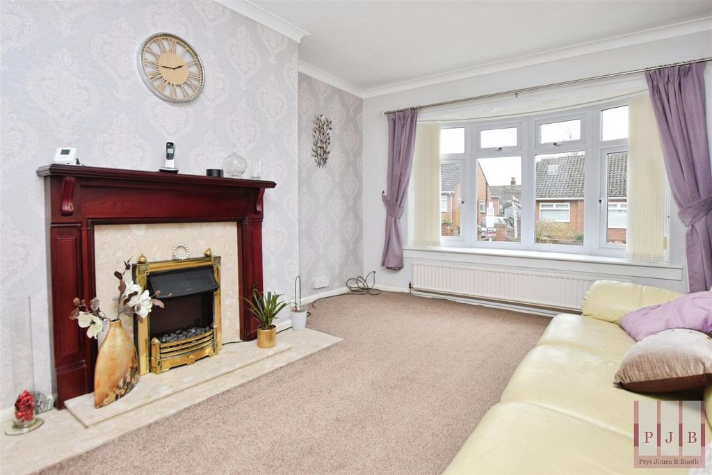 Property photo 3 of 20 Lounge V2.Jpg