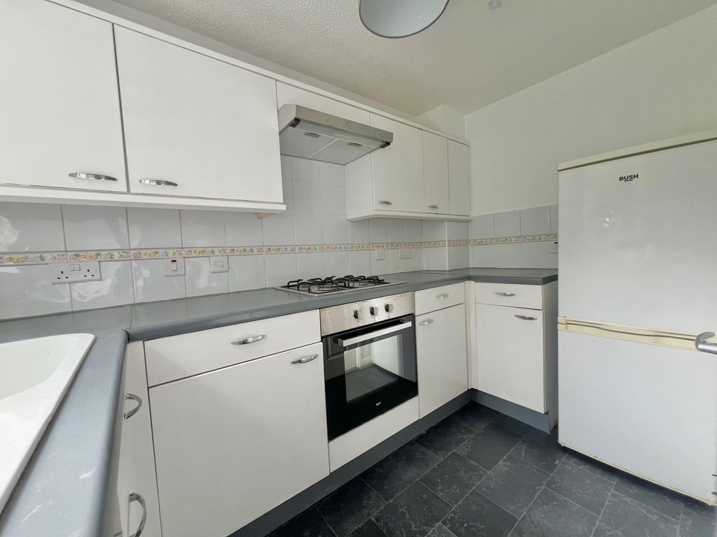 Property photo 2 of 10 Kitchen