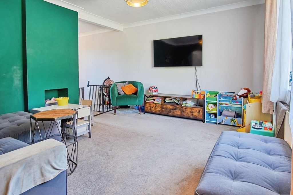 Property photo 3 of 15