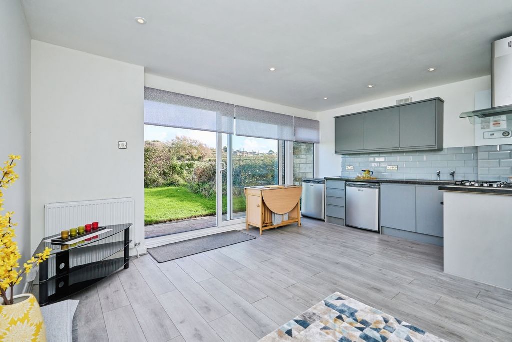 Property photo 2 of 11 Photo