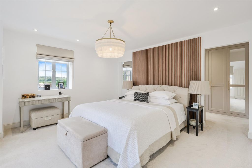 Additional image 4 of 5 bed detached house for saleCaversham Close, Coulsdon CR5