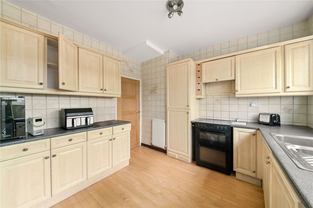 Property photo 3 of 14 Picture No. 11