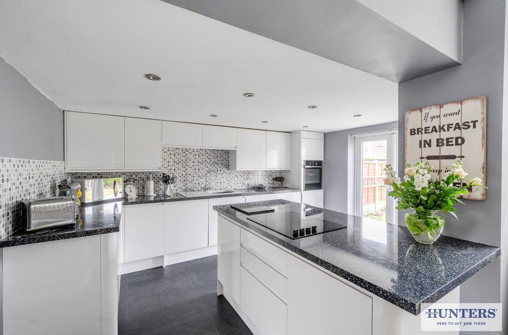 Property photo 3 of 23 Ad7E6Fe0-F652-4967-8c19-ee68Cec7c2ce.Jpg