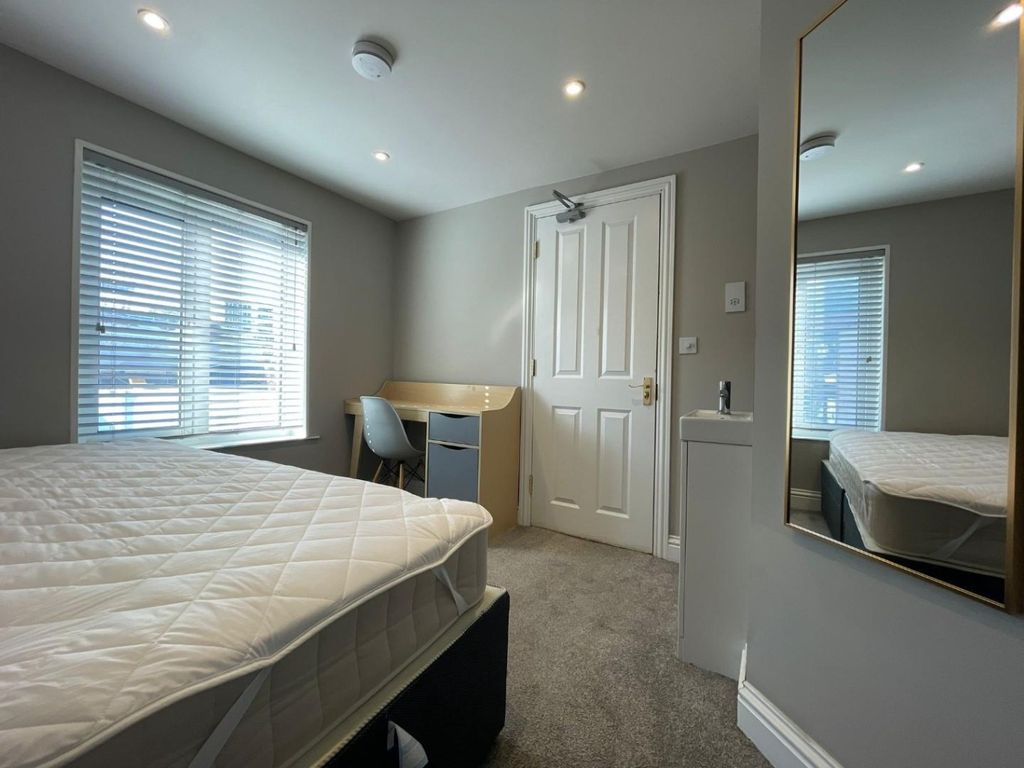 Property photo 3 of 21 4633852