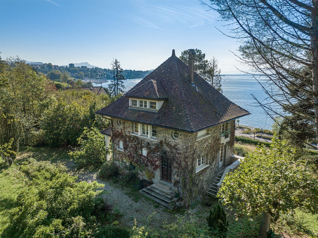 Property photo 1 of 11