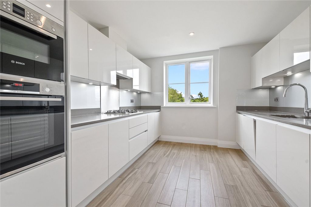 Property photo 3 of 7 Kitchen