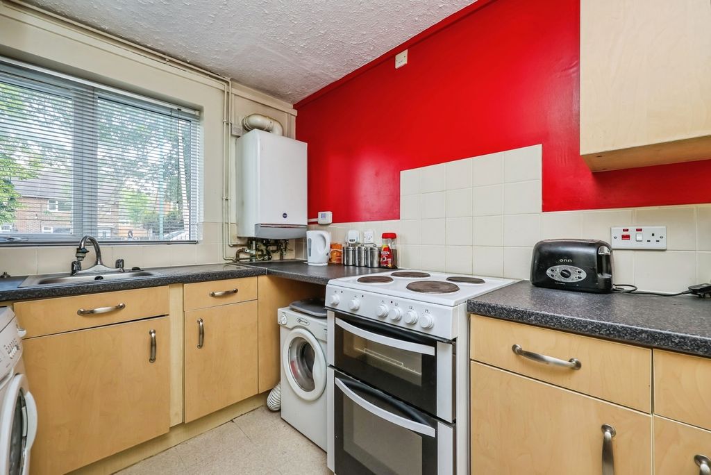 Property photo 2 of 17 Fitted Kitchen