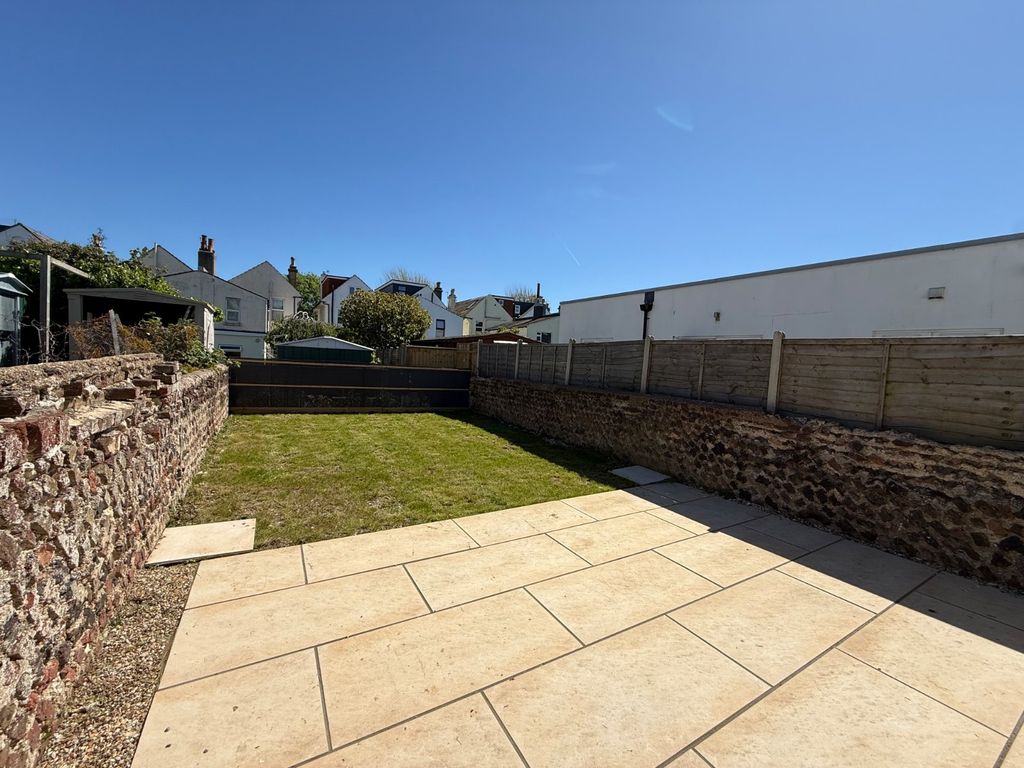 Property photo 1 of 6 Garden