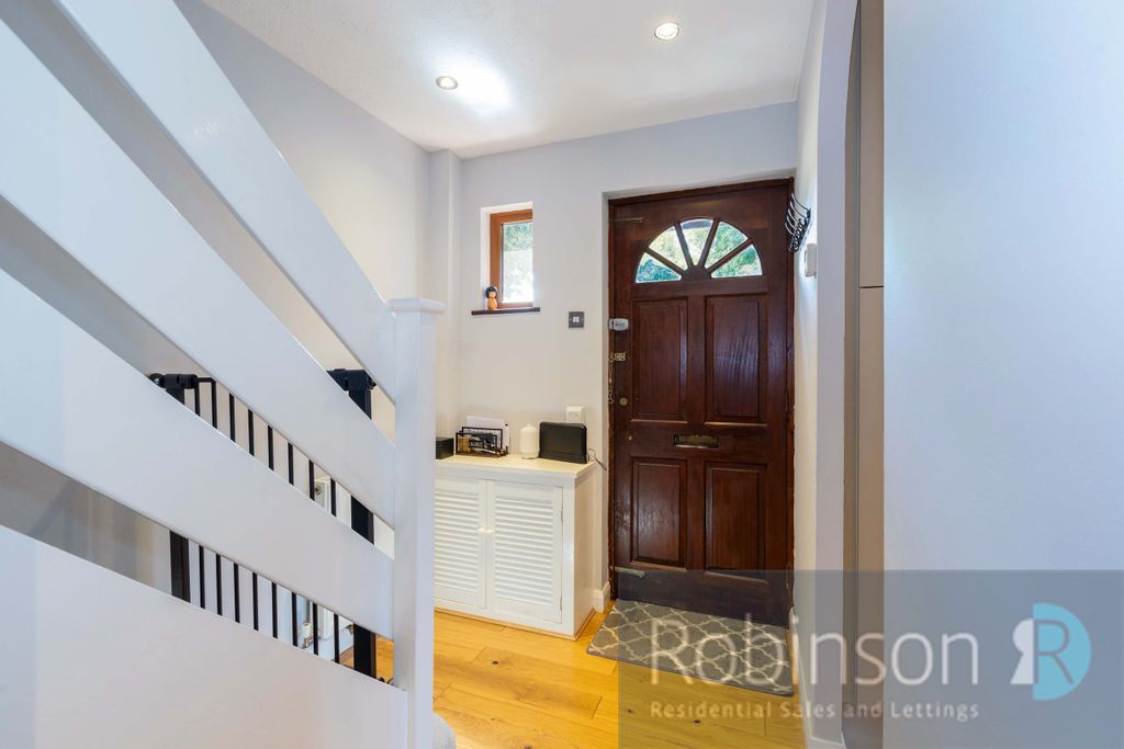Property photo 2 of 19 42 Hellyer Way-16