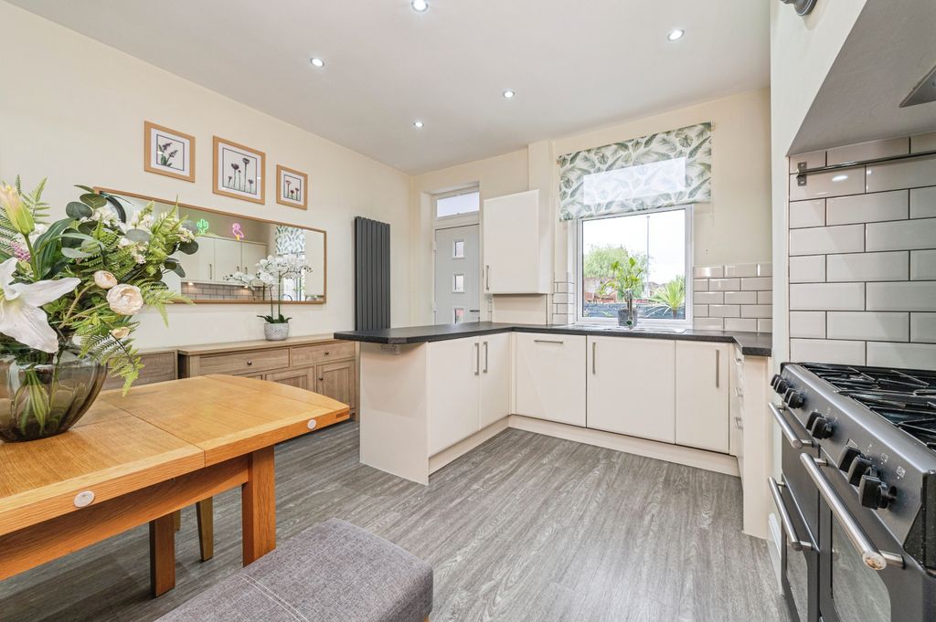 Property photo 2 of 14 Kitchen/Dining Room