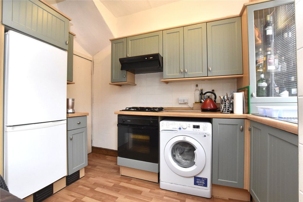 Property photo 3 of 10 Kitchen
