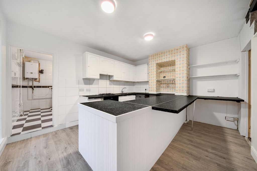 Property photo 3 of 24