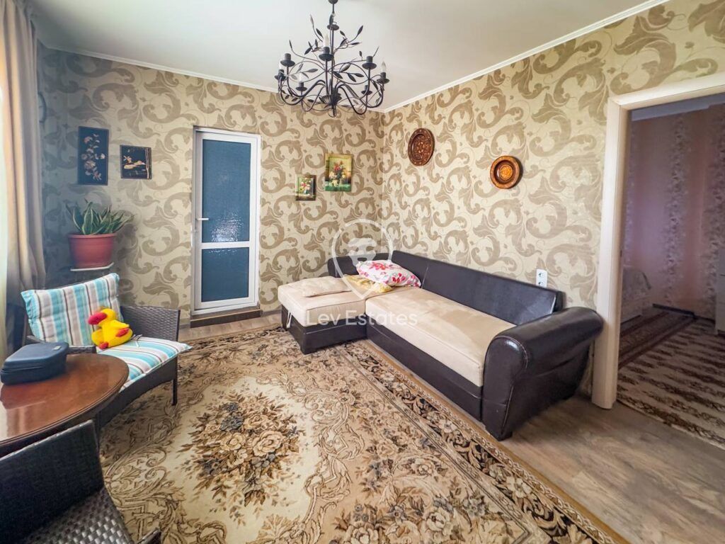 Property photo 2 of 18