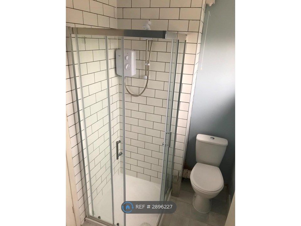 Property photo 3 of 8 Shower