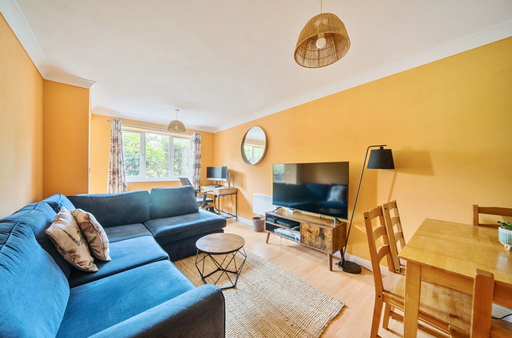 Property photo 2 of 12 1326396-20-687E54...