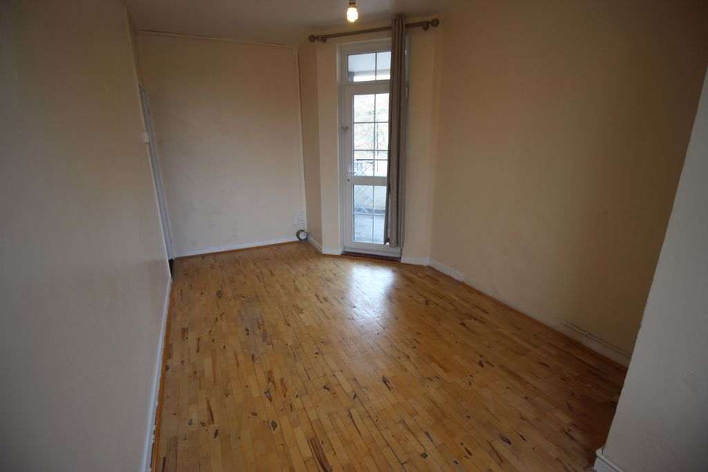 Property photo 3 of 10 Living Room