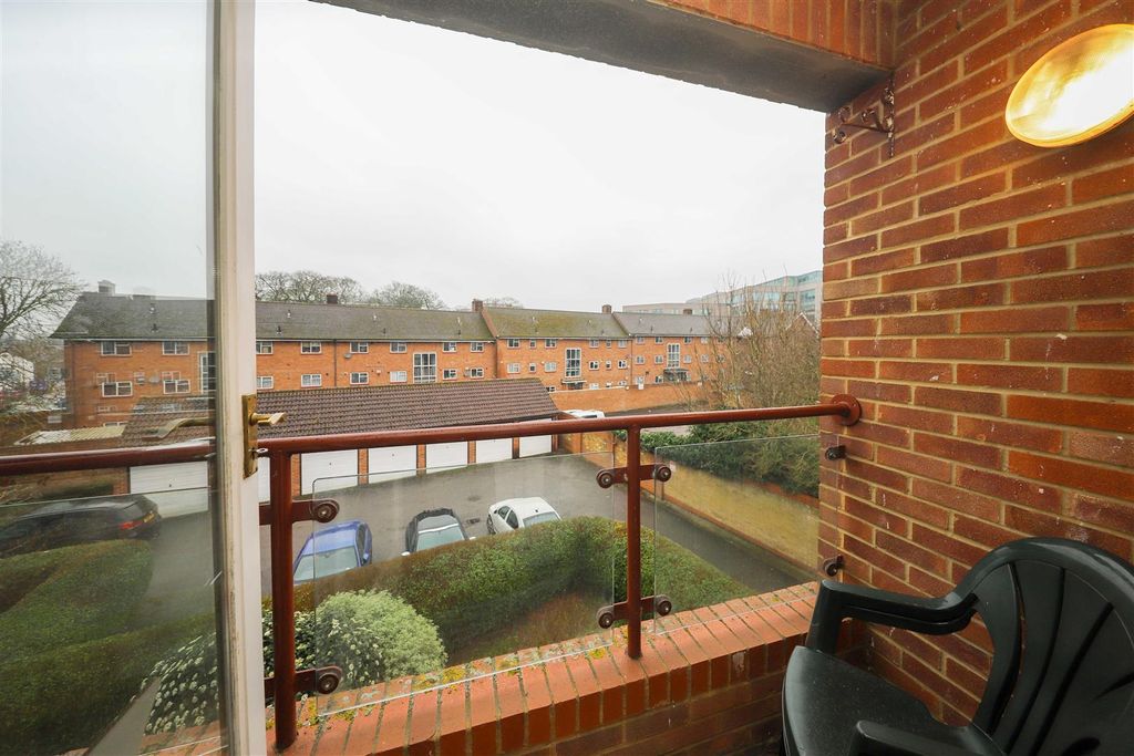 Property photo 2 of 9