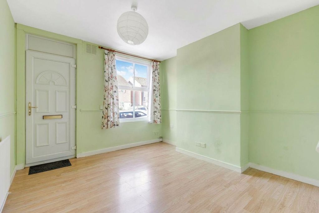 Property photo 3 of 12