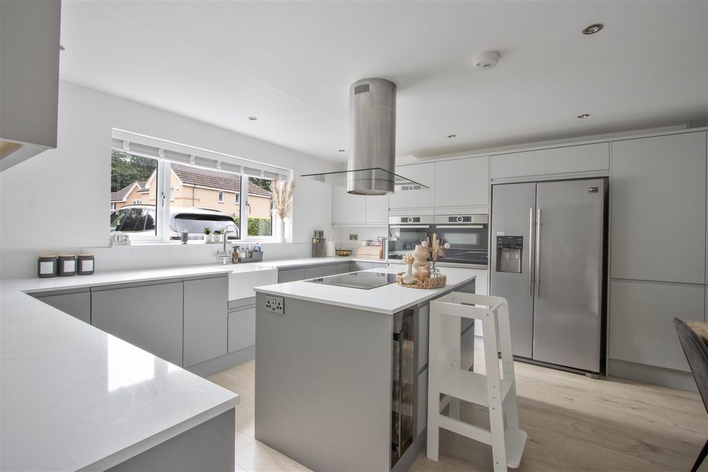 Property photo 3 of 39 Kitchen