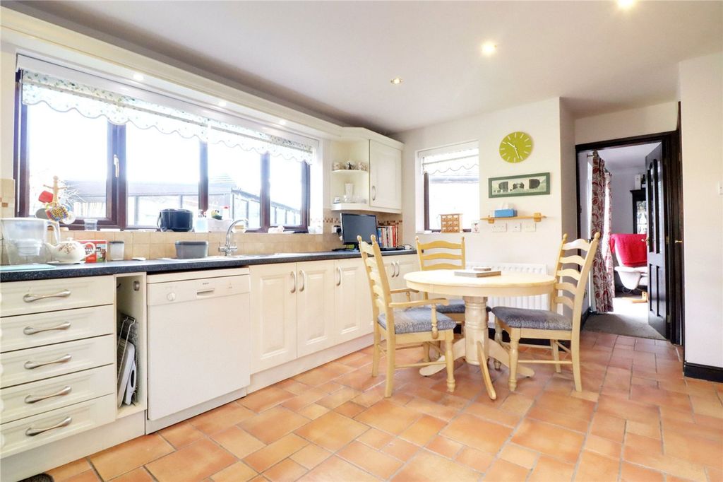 Property photo 2 of 21 Picture No. 16