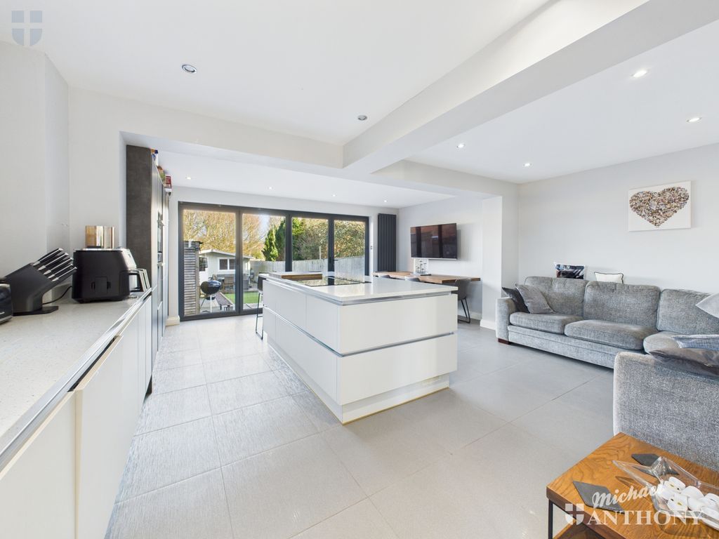 Property photo 2 of 17 Cam03852G0-Pr0538-Still010