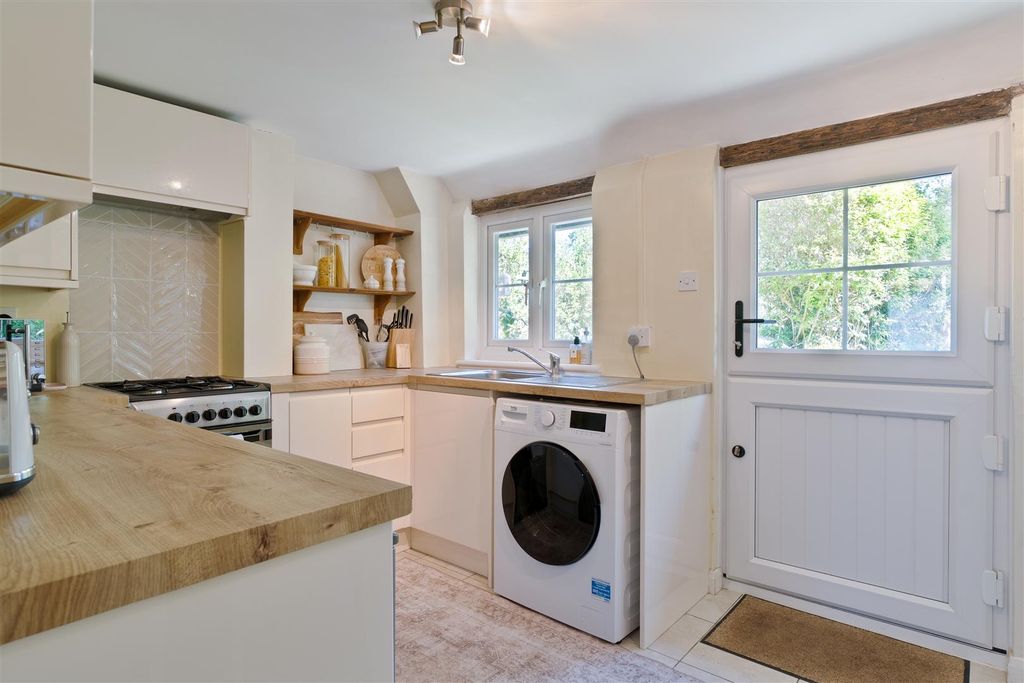 Property photo 2 of 18 Kitchen..Jpg