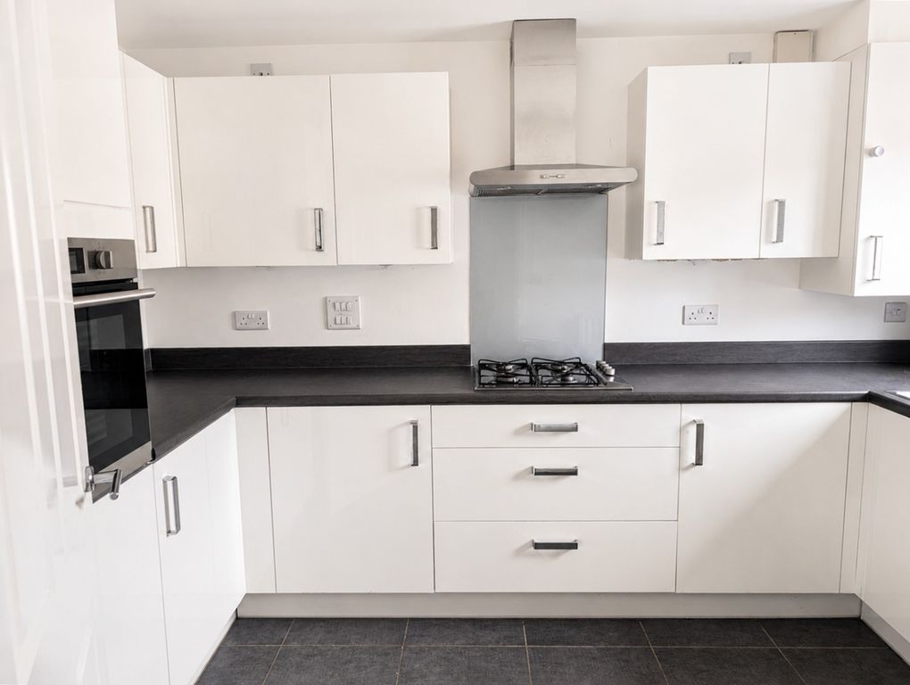 Property photo 2 of 9 4809882