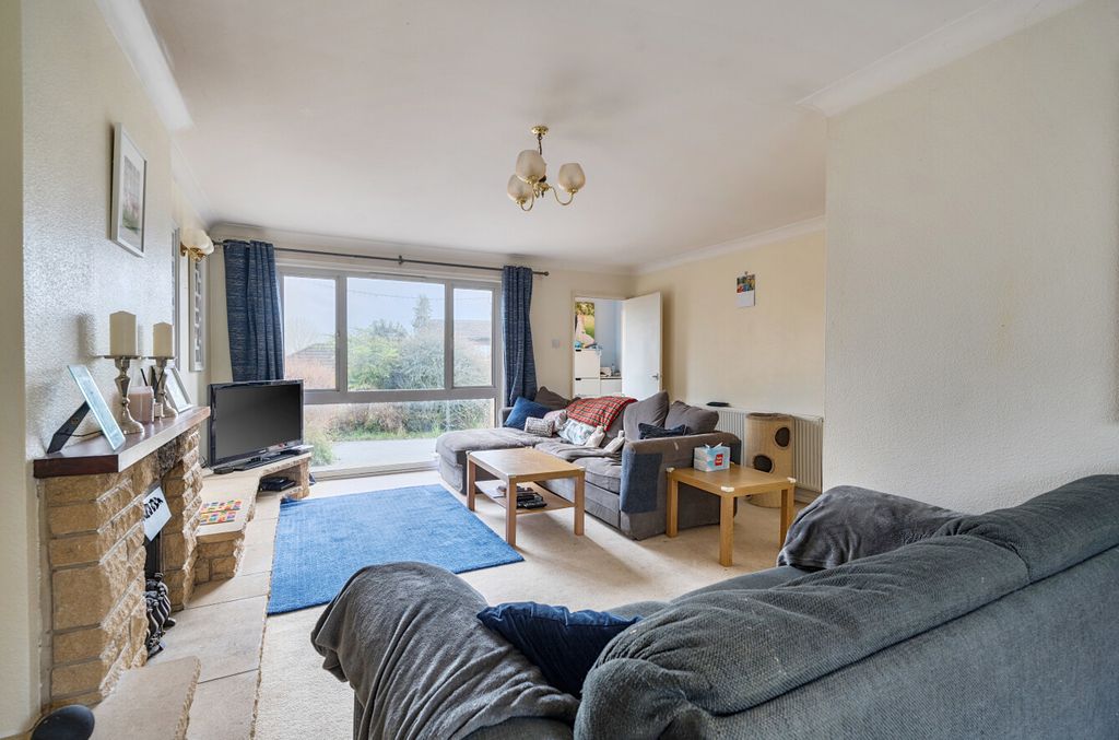 Property photo 3 of 11 1415360-13-69984B...