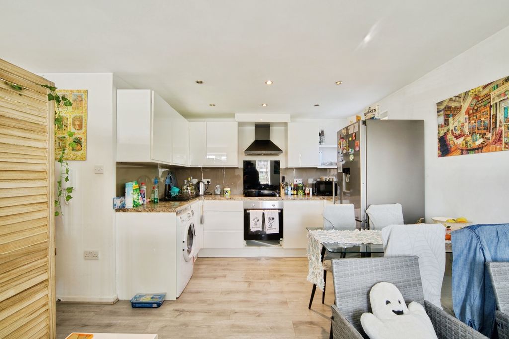 Property photo 3 of 12 Pbox-Img.Jpg