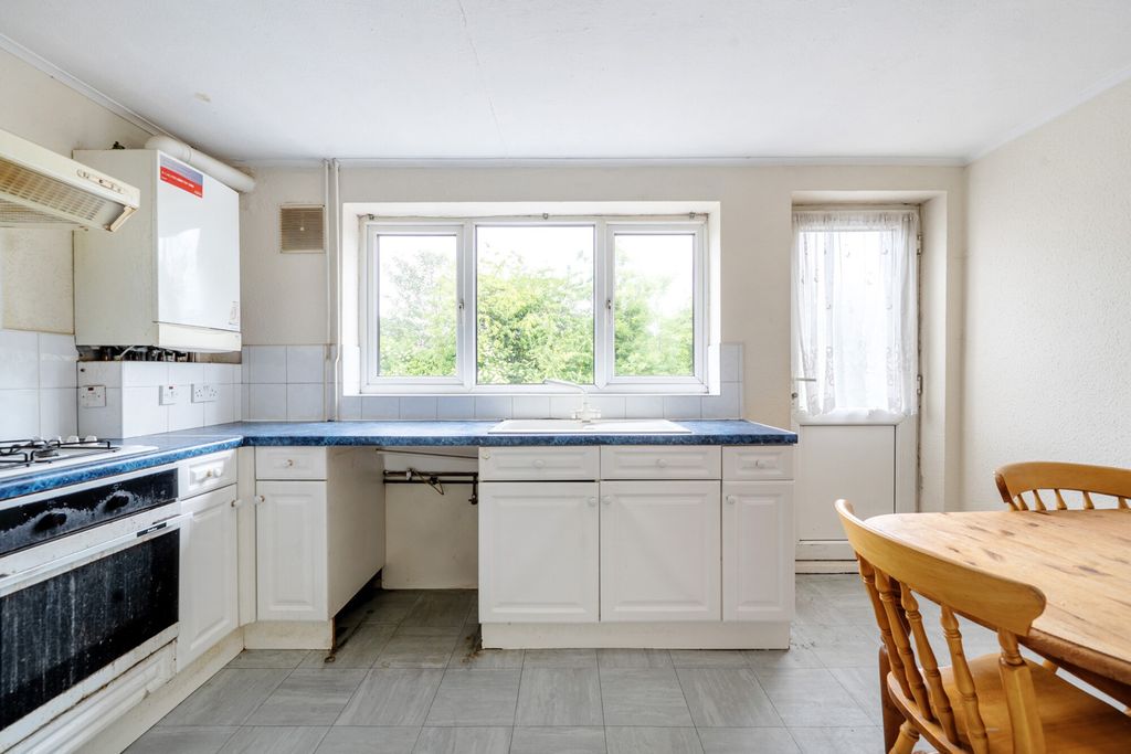 Property photo 3 of 13 1298236-3-682B237...
