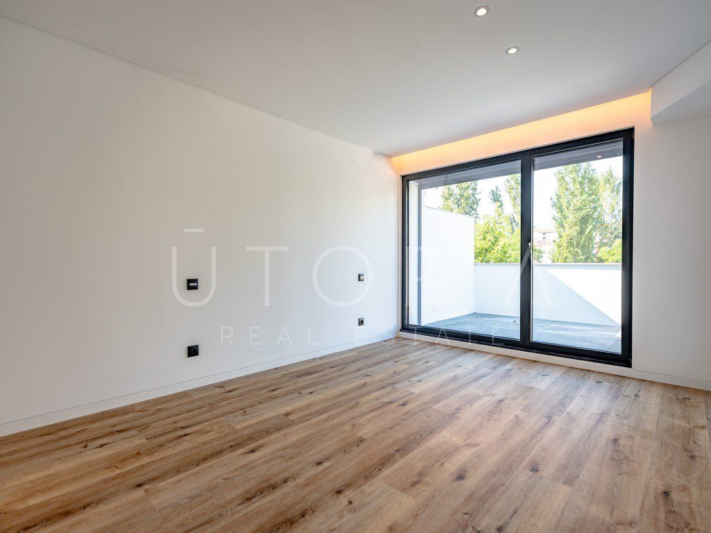 Property photo 2 of 50