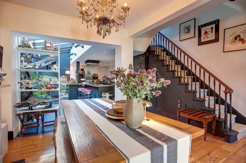 Property photo 3 of 25