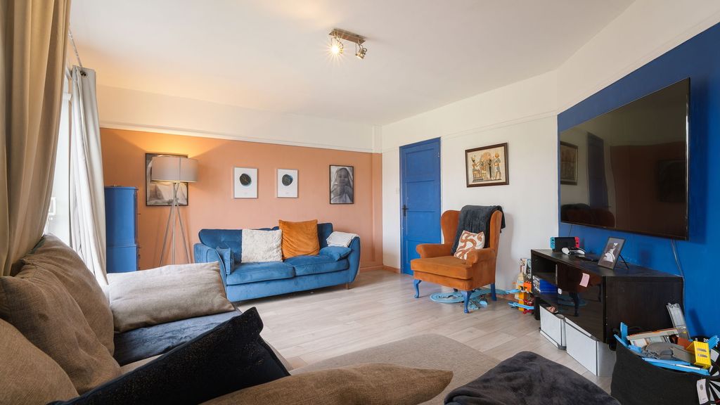 Property photo 3 of 18