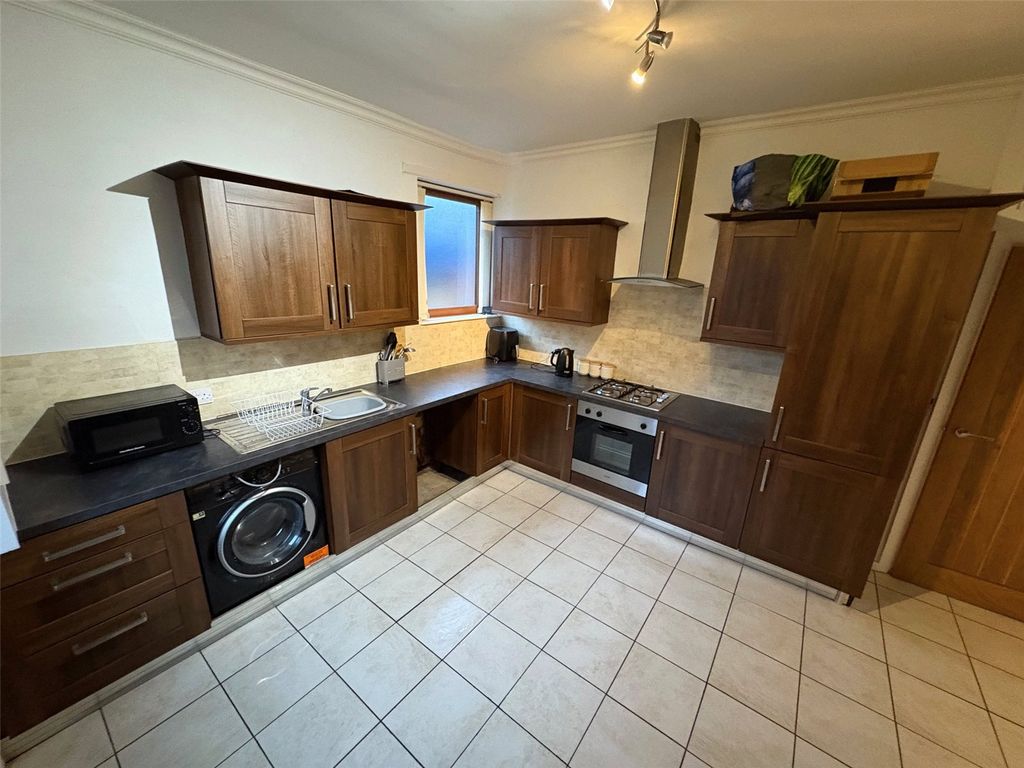 Property photo 3 of 8 Picture No. 12