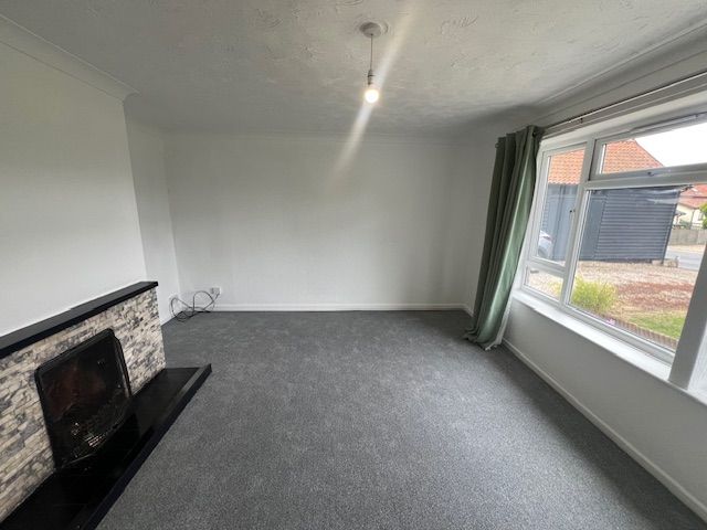 Property photo 3 of 18 Living Room