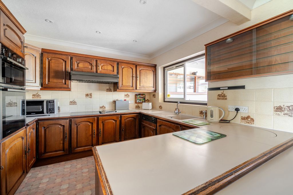Property photo 2 of 24 1529091-10-6Ace65...