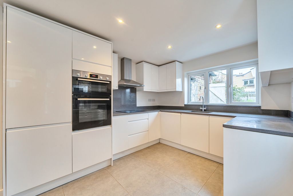 Property photo 2 of 20 Kitchen