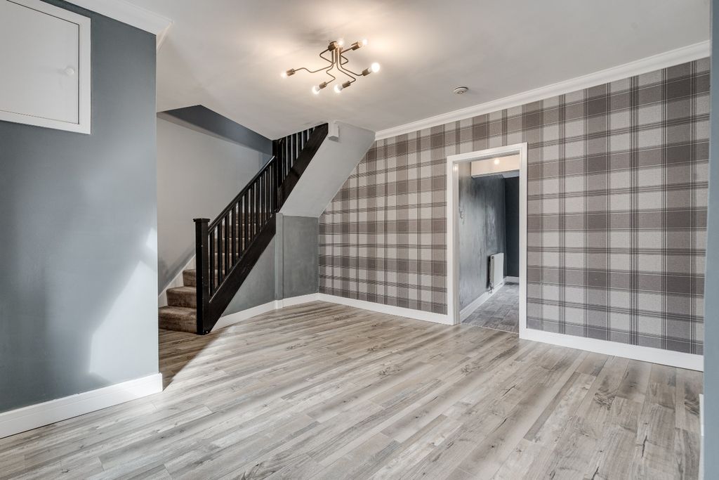 Property photo 2 of 15 4819122