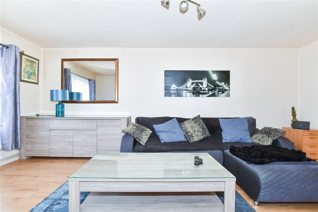 Property photo 3 of 7 Living Room