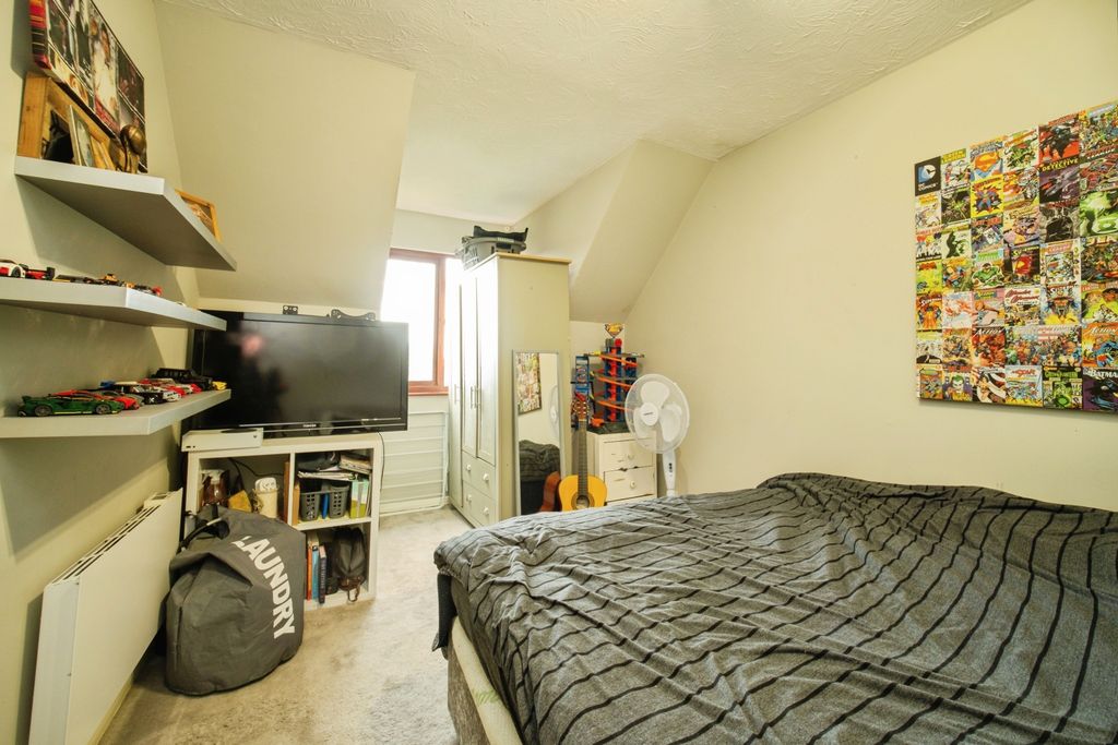 Additional image 11 of 3 bed flat for saleQueens Road, Farnborough GU14