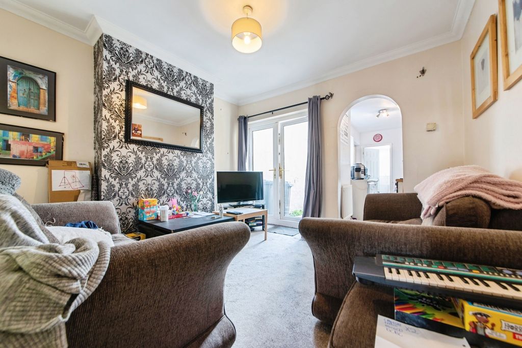 Property photo 2 of 16 Pbox-Img.Jpg