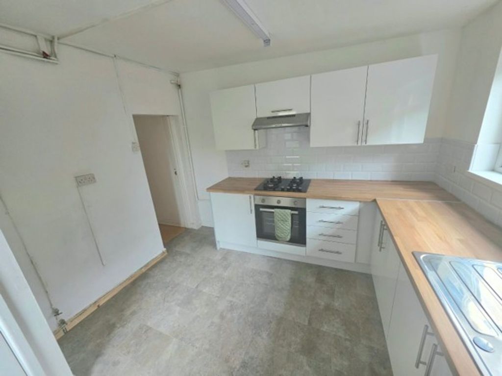 Property photo 2 of 24 Kitchen