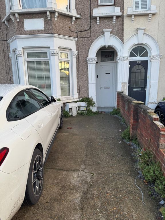 Property photo 1 of 11 A Beautifully Maintained 2-Bedroom, 2-Bathroom Flat Is Now Available To Rent