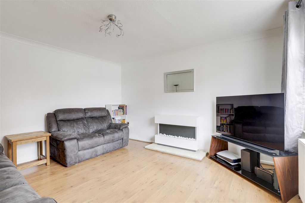 Property photo 3 of 15 9688.Jpg