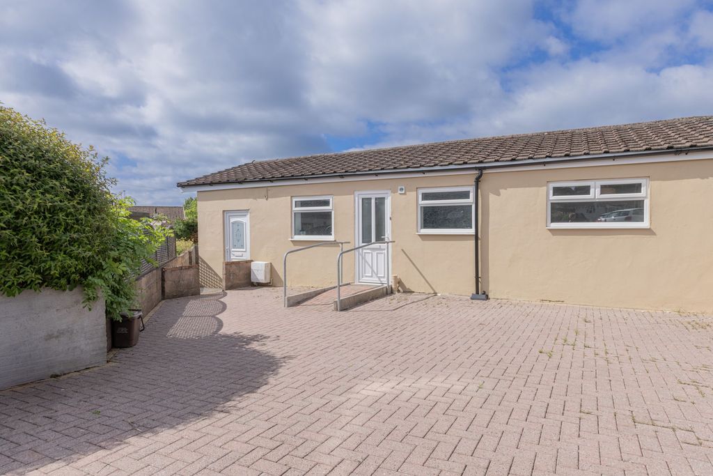 Property photo 1 of 33